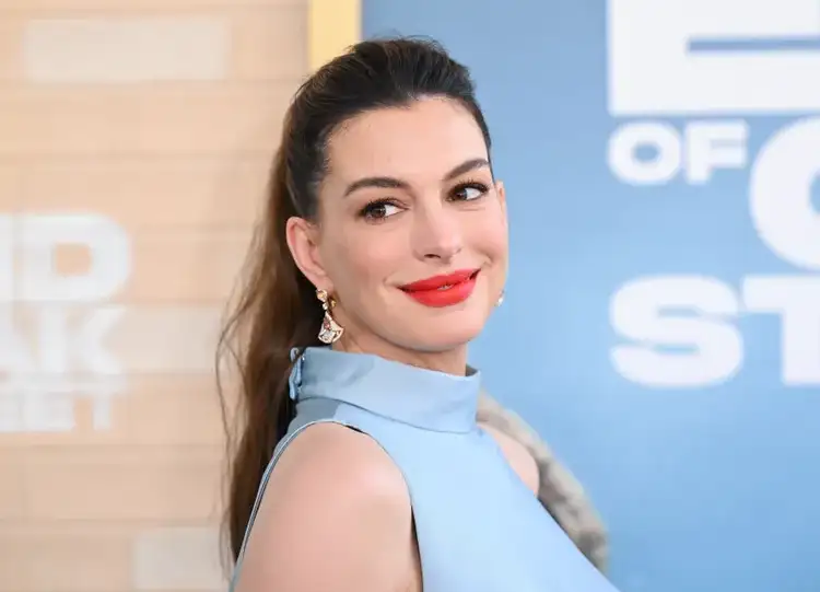 anne hathaway short hair style